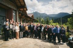 Participanții la Conferință. În fundal – Muntele Ceahlău